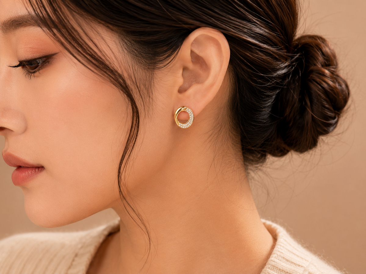 Golden Halo Luxe | Premium American Diamond Oval Hoop Earrings